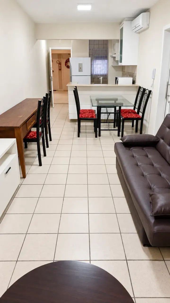 Apartamento mobiliado com 2 dormitórios a 600m do mar - Gaivotas/Ingleses - Foto 5