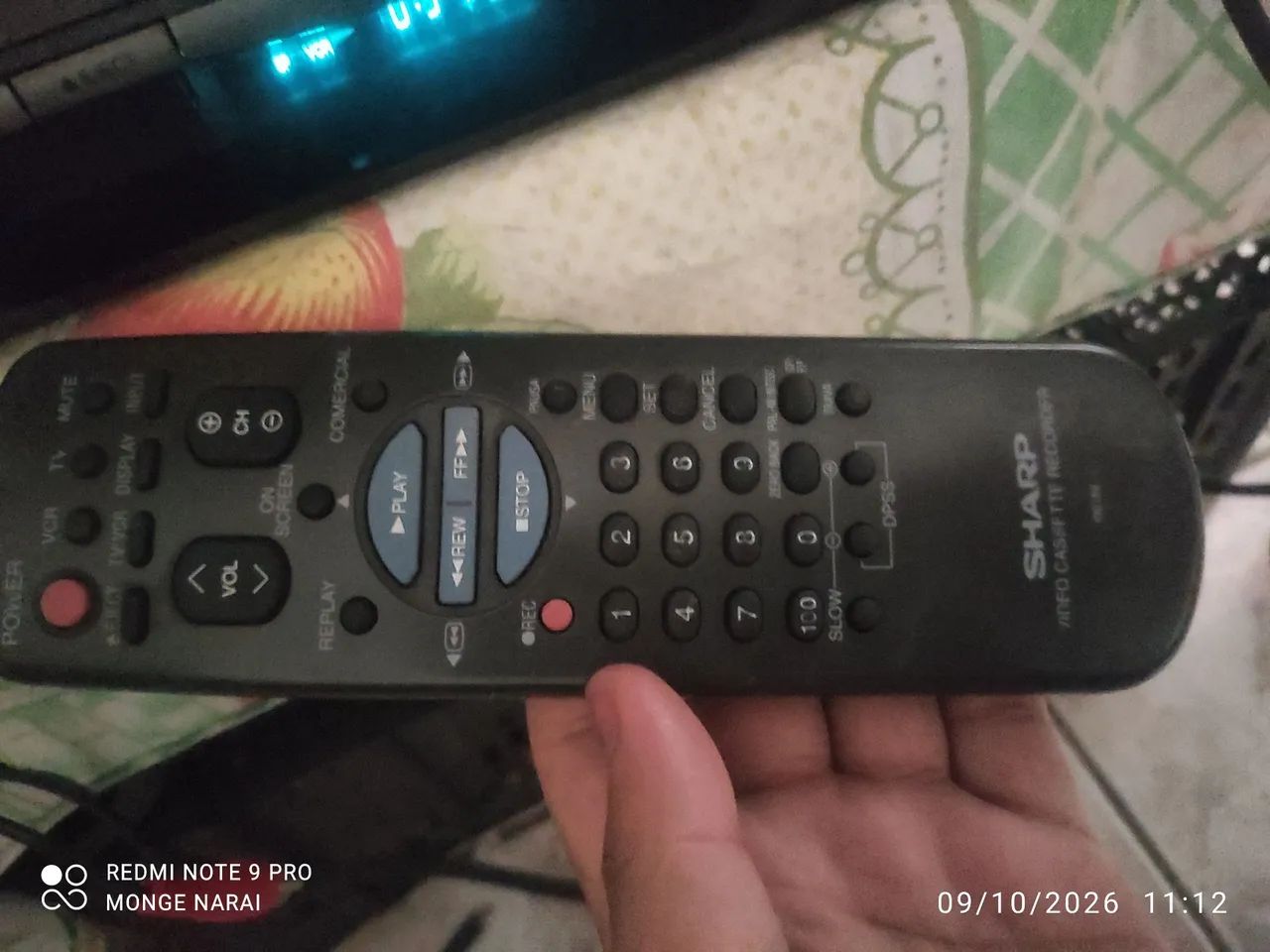 Vídeo cassete Sharp com controle + 10 fitas VHS  - Foto 4