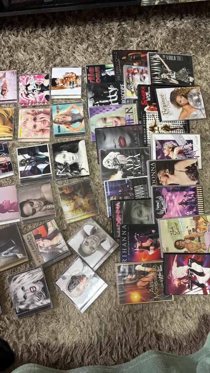 CDs cantoras pop internacional  - Foto 3