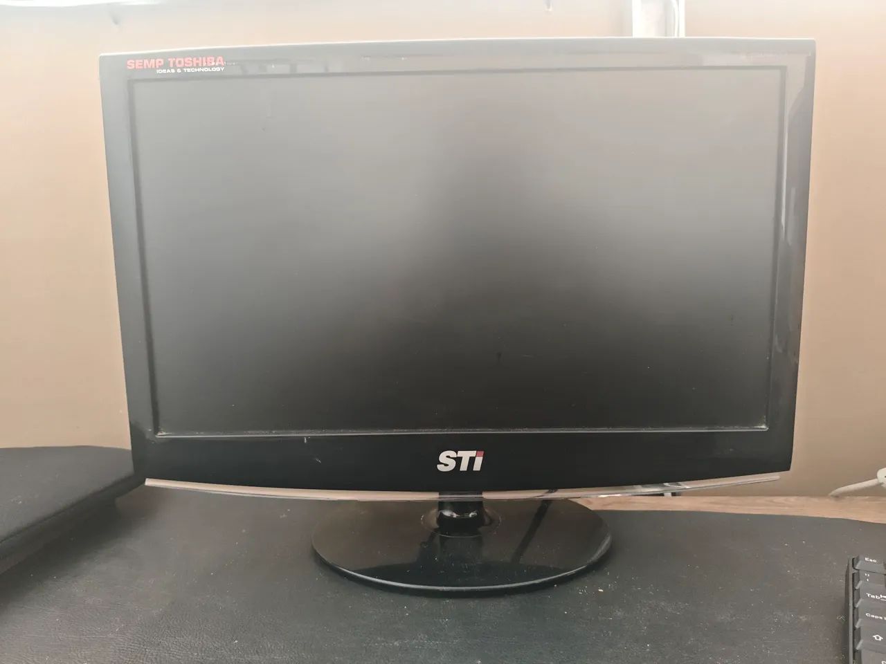 Monitor STI 18,5 Polegadas com fonte 