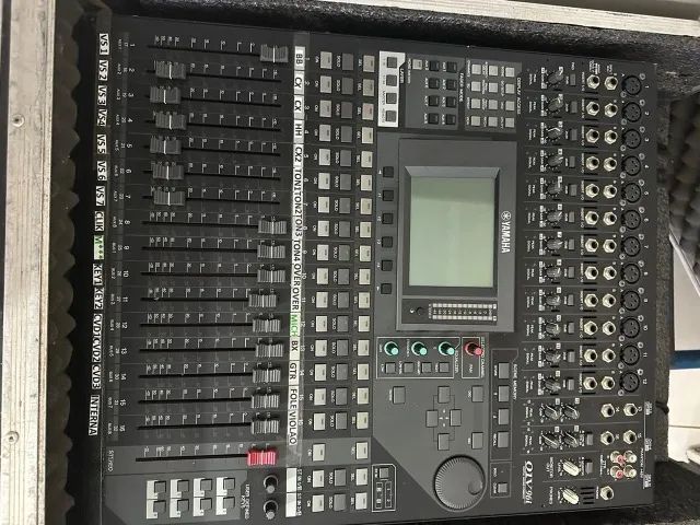 Mesa de som digital yamaha 01v96i, com placa de expansão , hard case