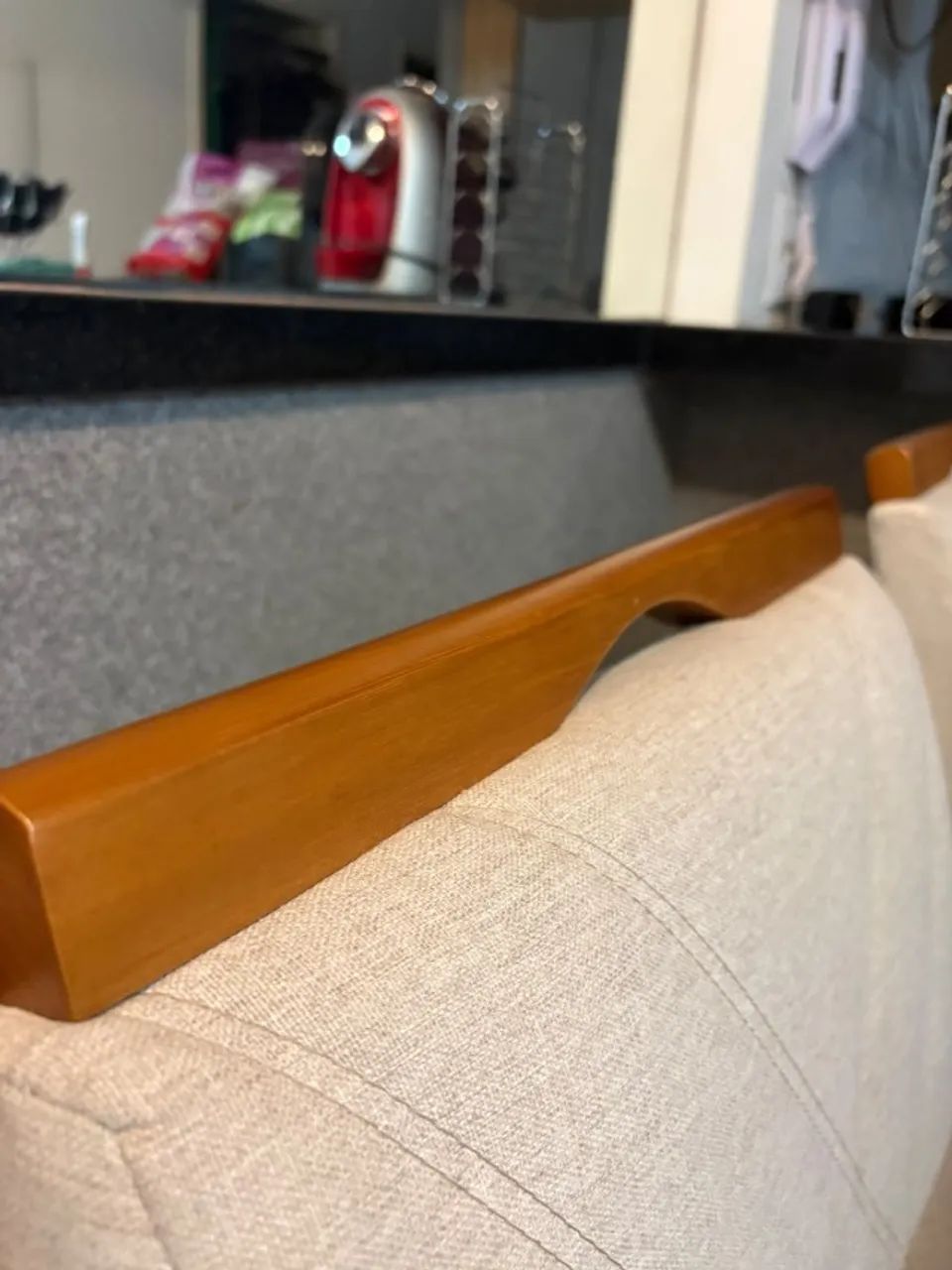 Mesa de jantar com tampo de vidro e 4 cadeiras. - Foto 5