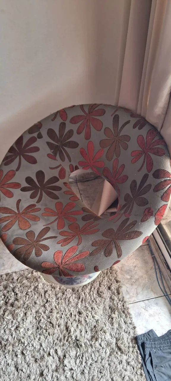 Poltrona em formato de concha e base cromada R$ 199,00 - Foto 2