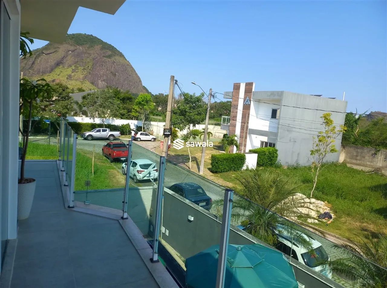 Linda casa com 3 pavimentos, com piscina - Foto 2
