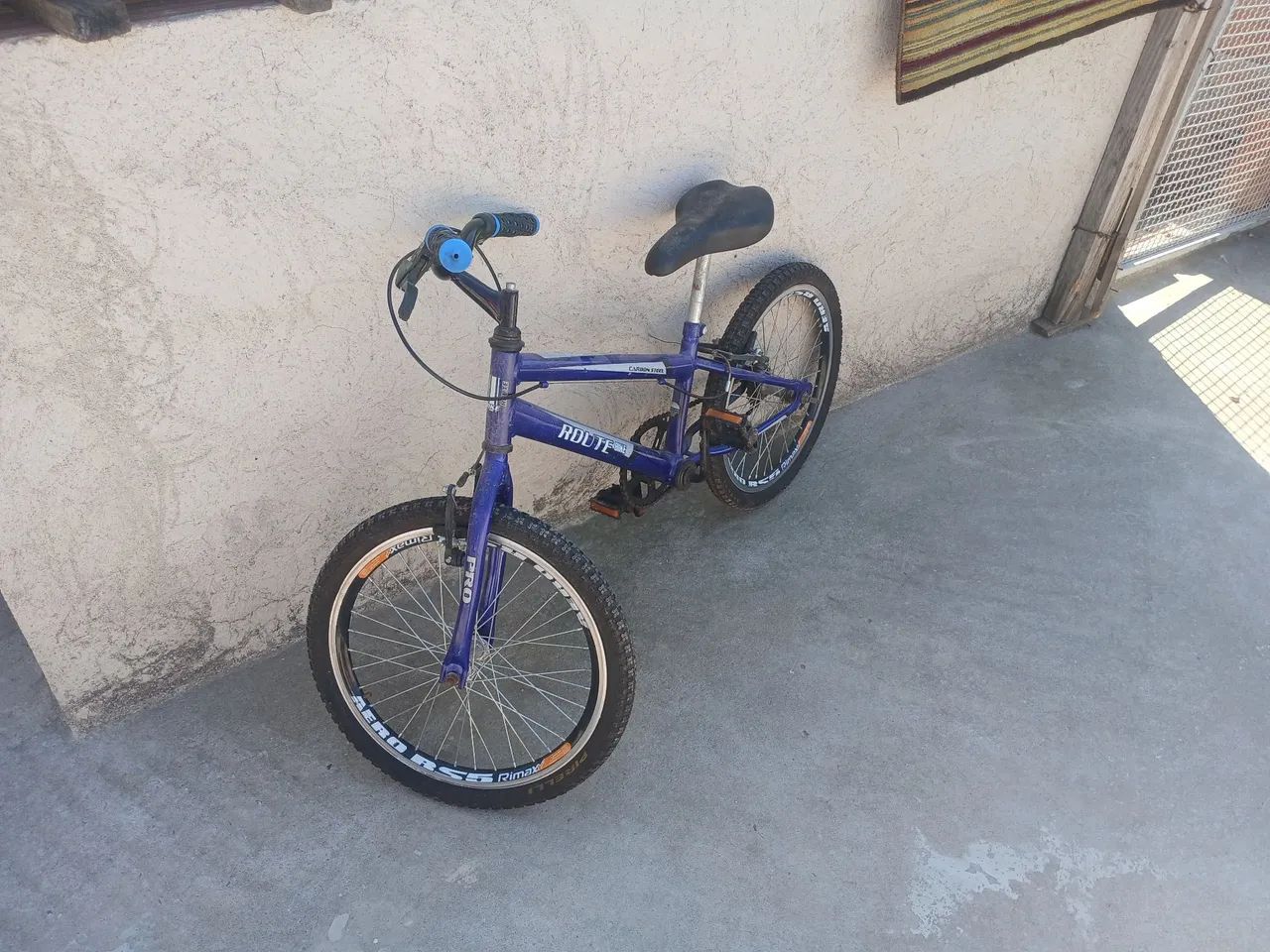  Vendo uma bicicleta 