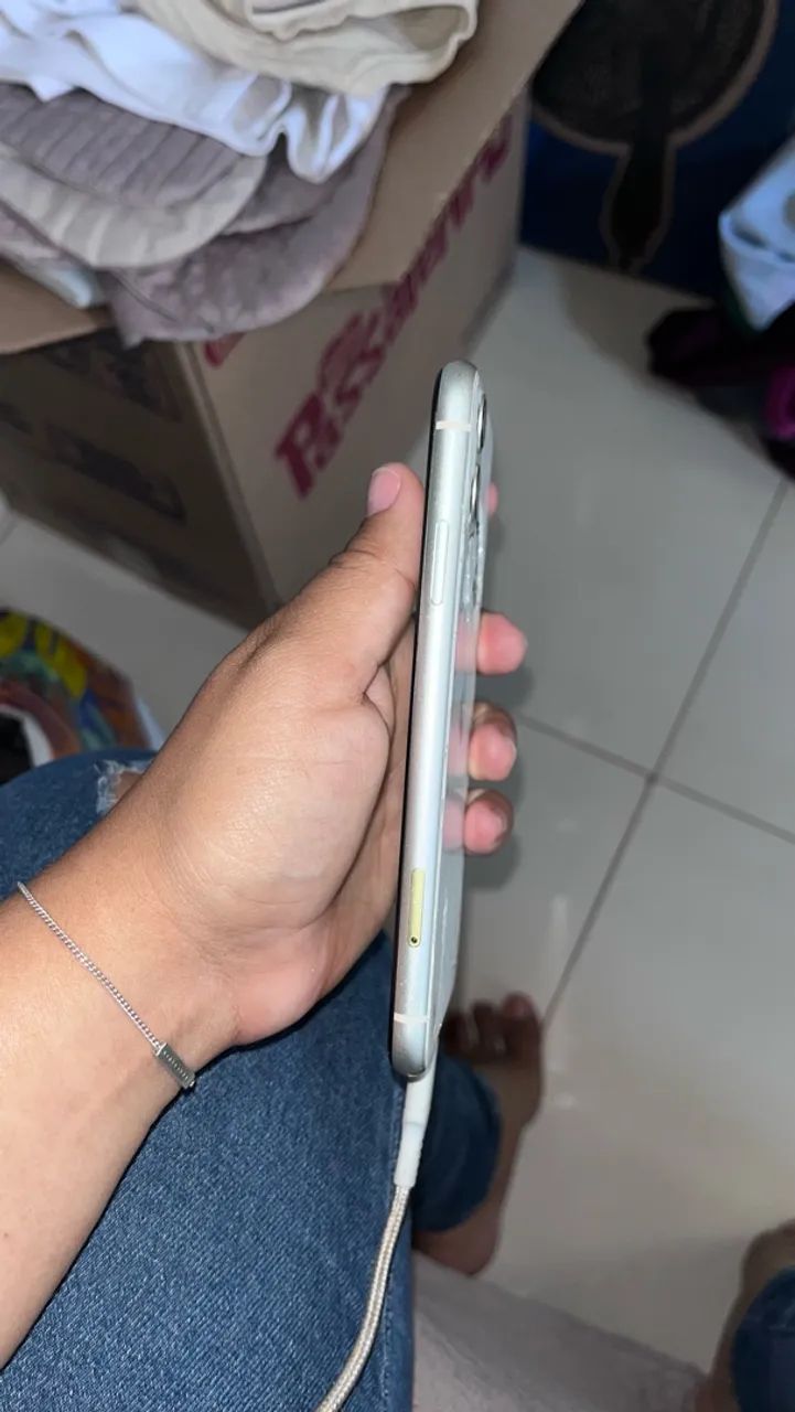 ? iPhone 11 64GB - R$ 700 - Foto 2