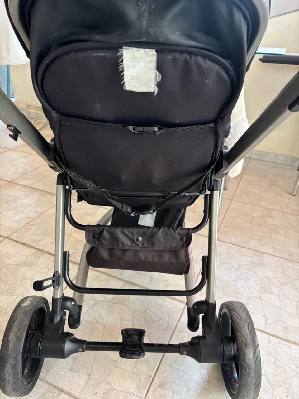 Carrinho de bebê com bebê conforto  - Foto 3