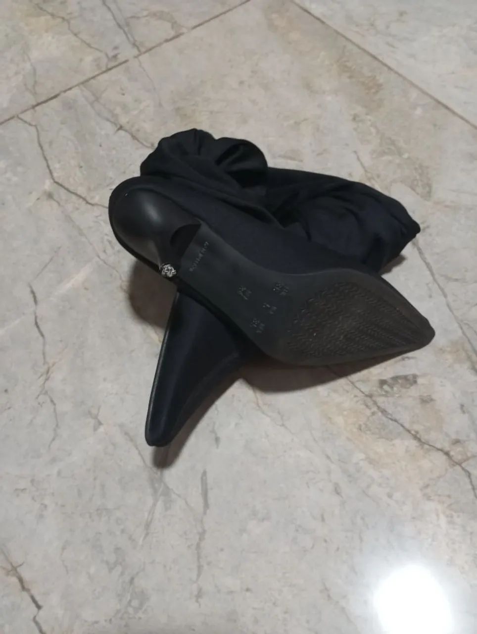 Bota preta com stretch e salto número 34 nova - Foto 4
