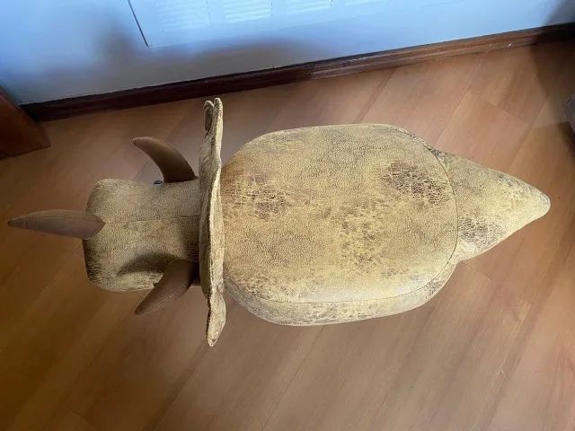 Puff Infantil Dinossauro Couro Sintético e Madeira - Foto 2