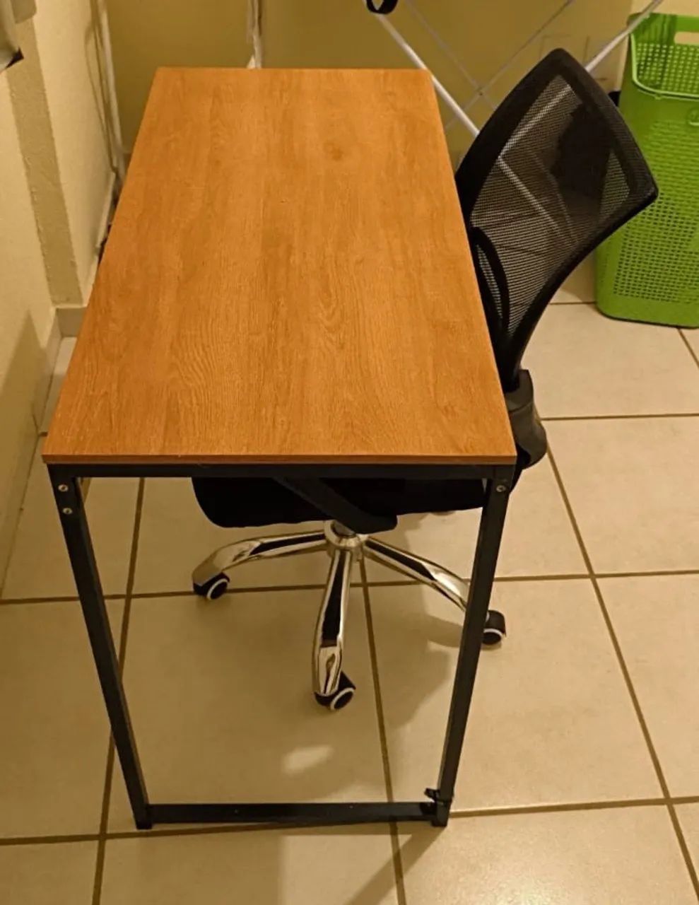 Mesa e cadeira