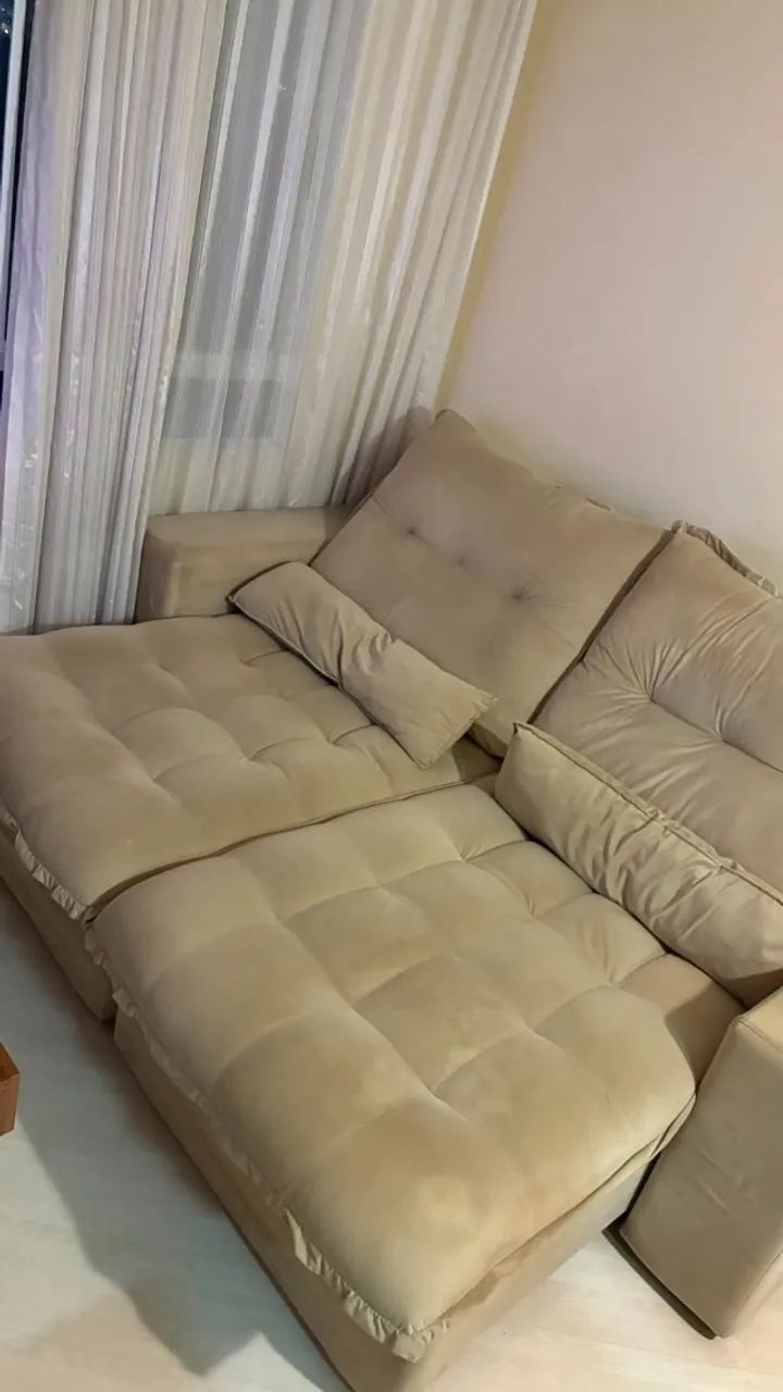 Sofá 2,30m bege com pillow top - Foto 3
