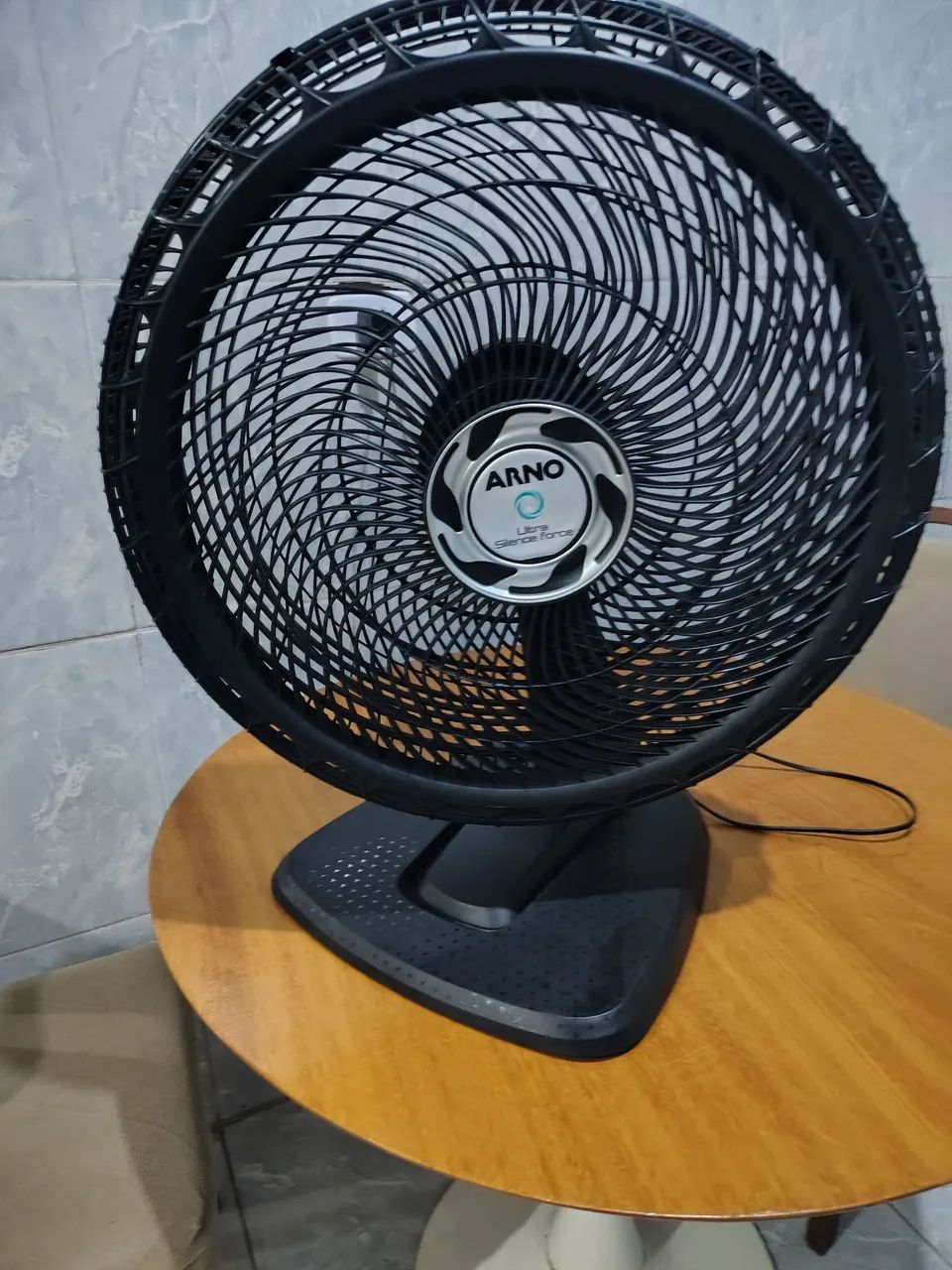 Ventilador Arno 50cm funcionando normalmente 