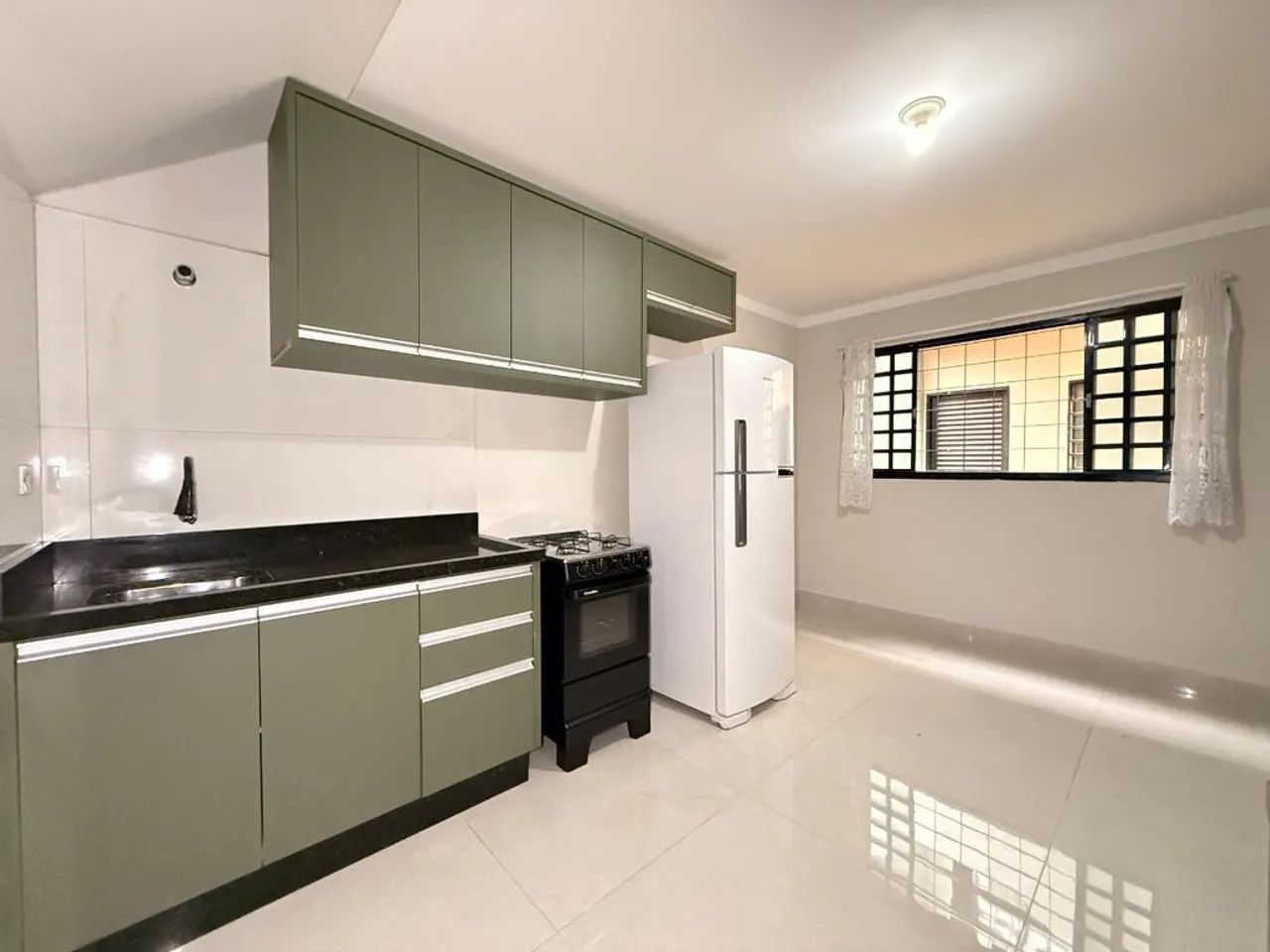 Apartamento para alugar em Maringá, Zona 08, com 1 suíte, com 40 m² - Foto 5