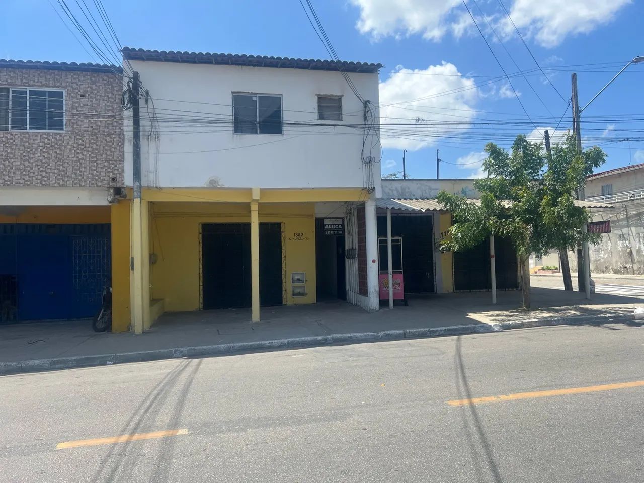 Vendo prédio com 7 Kitinetes e uma sala comercial.