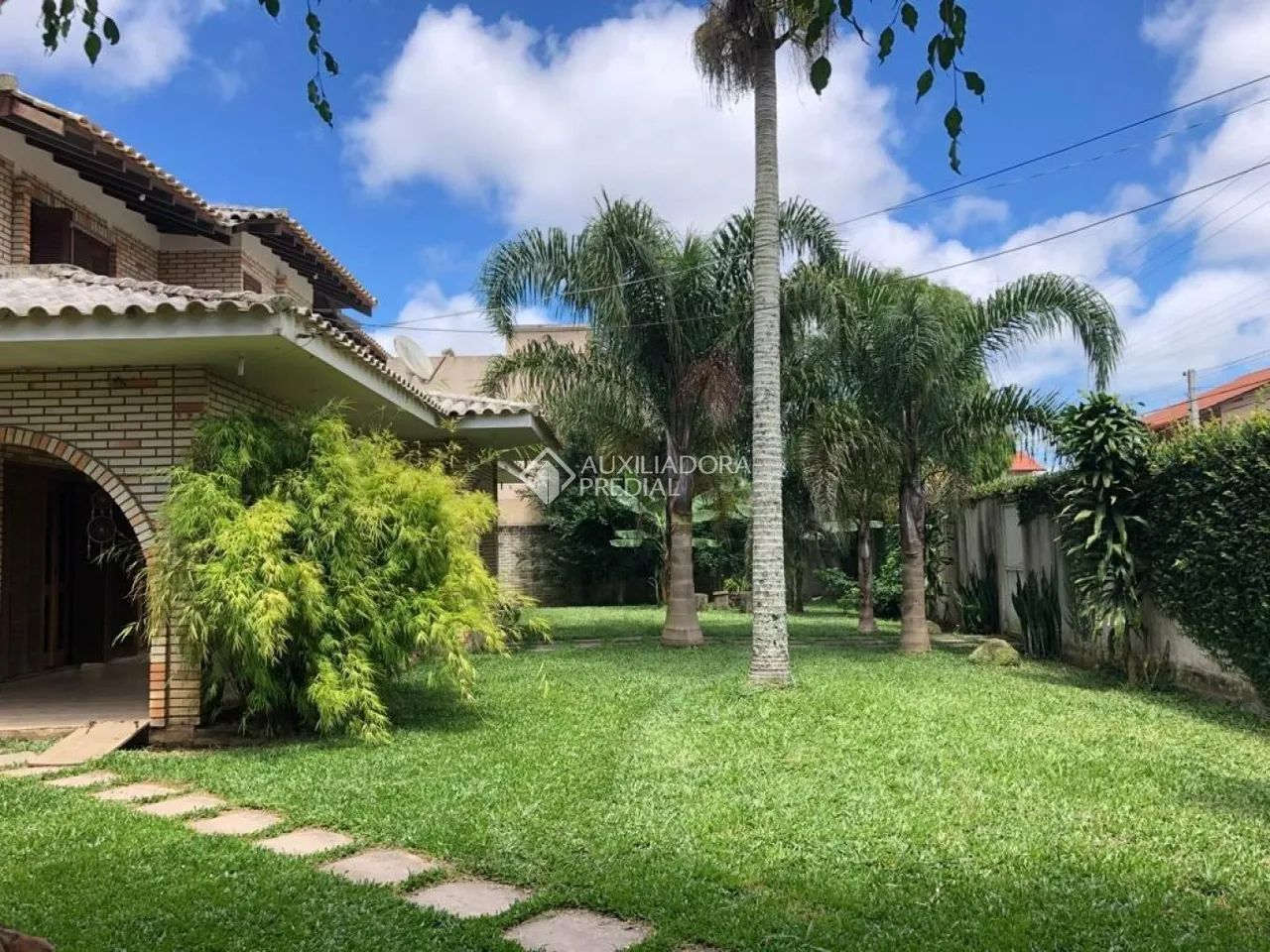 Casa com 409m2 de área construída num terreno com 1.225 metros quadrados . - Foto 2