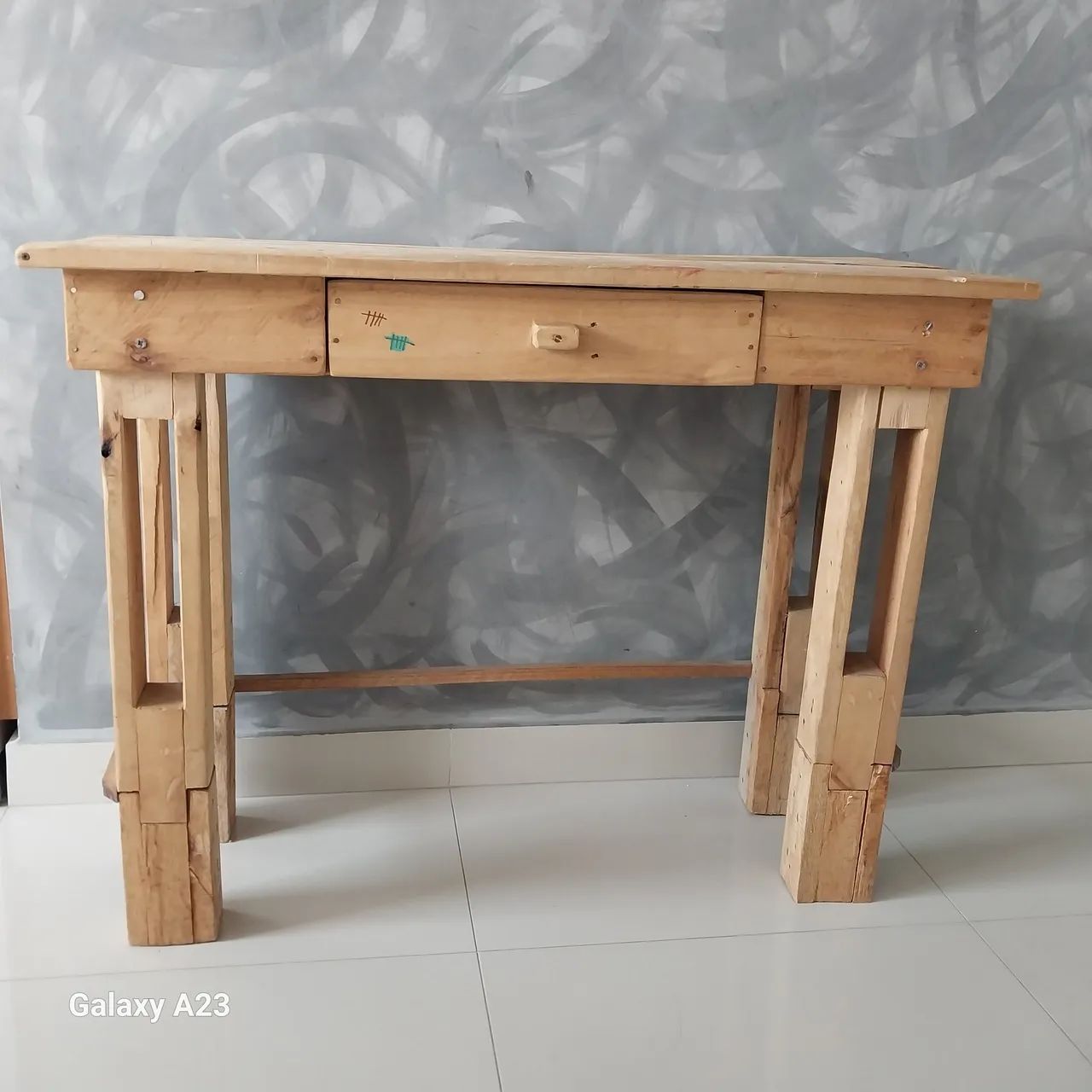 Mesa escrivaninha rústica de palet