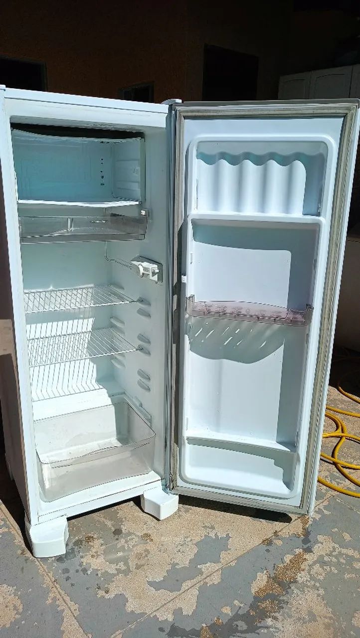 Geladeira Esmatec  - Foto 4