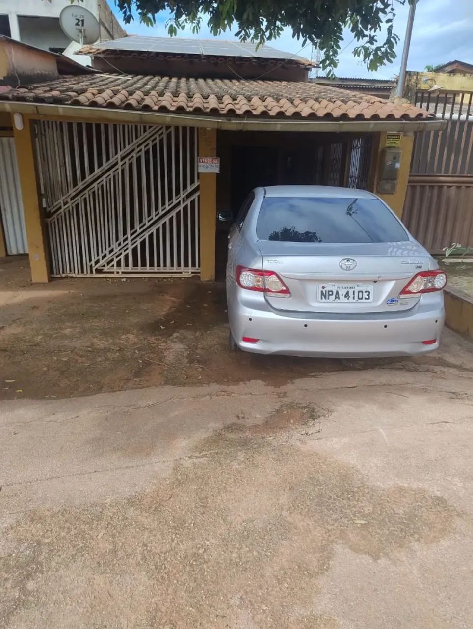 Vendo uma casa com veículo Corolla na garagem  - Foto 2