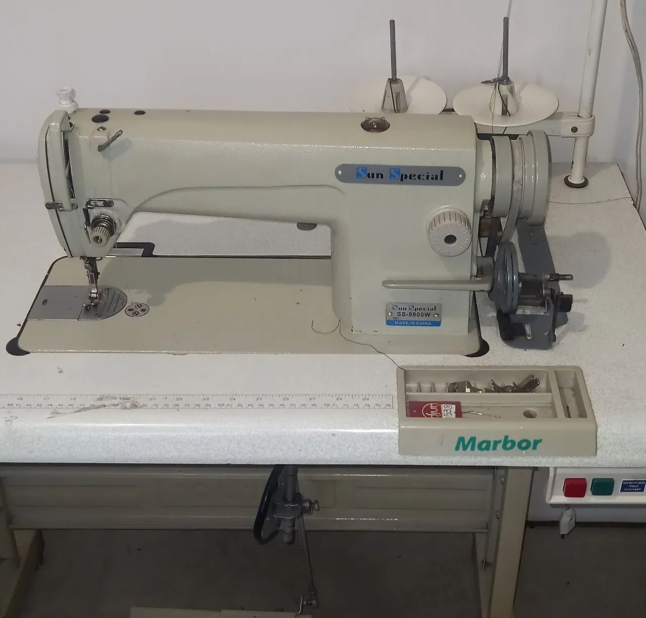 Maquina de costura reta 