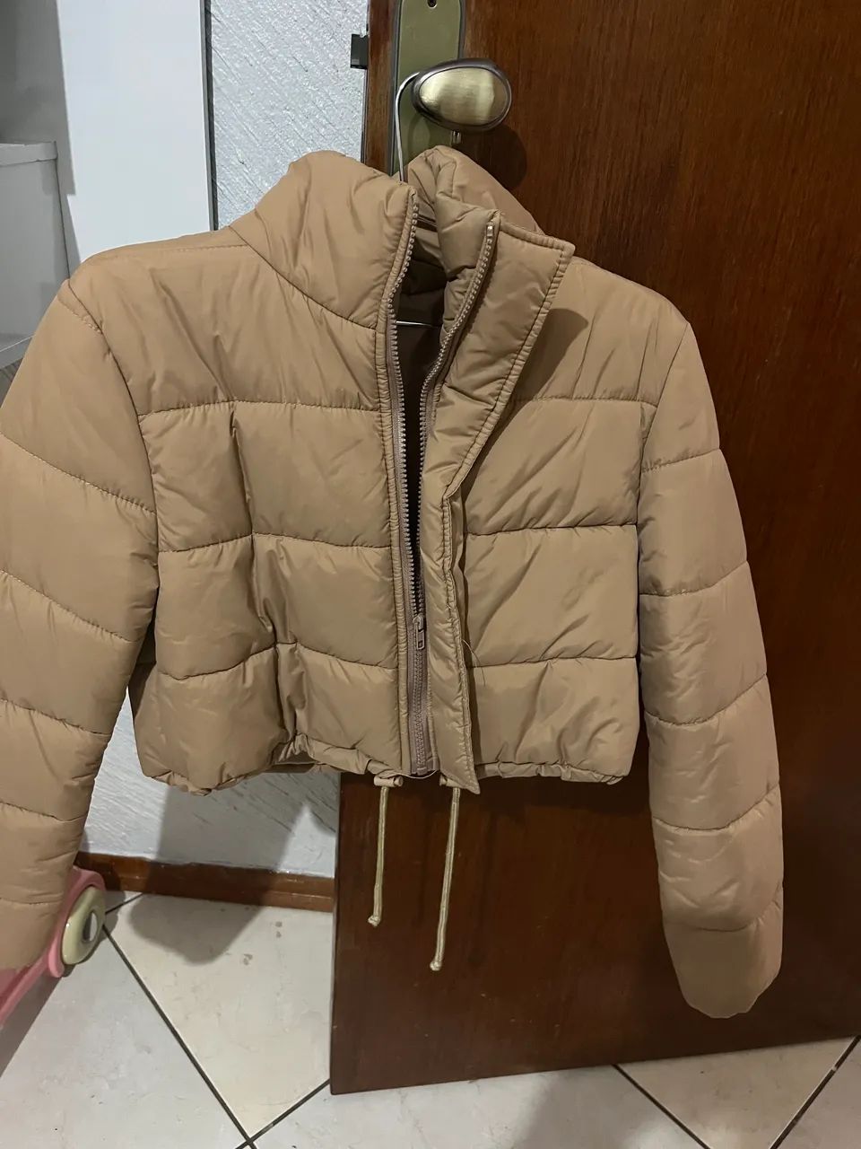 Jaqueta Puffer- bege Shein