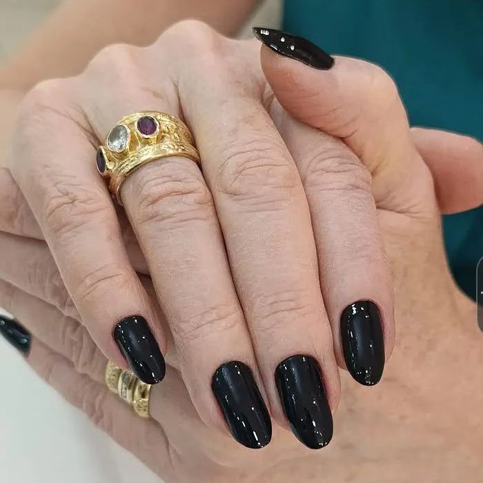 Manicure e cabeleleira 