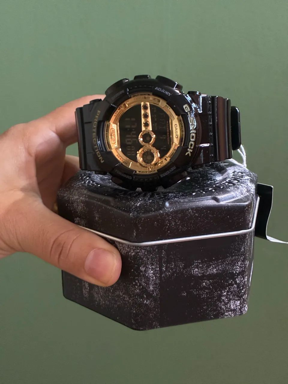 Relógio G-shock preto e dourado - Foto 2