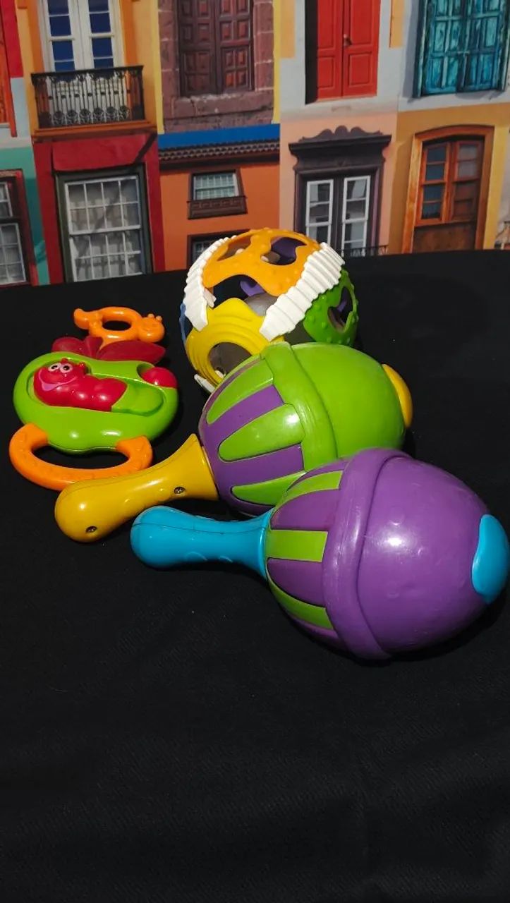 Kit Brinquedos Infantis com Chocalhos e Bola Interativa + Chaveiro Brinde - Foto 4