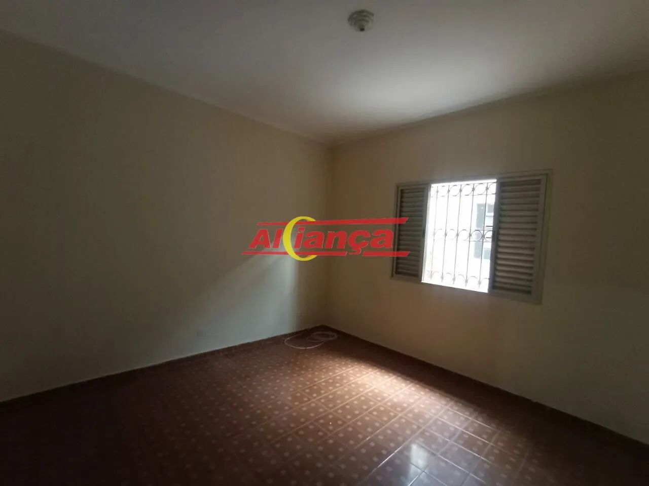 Casa com 178m² à locação, 3 quartos sendo 1 suíte, 2 vagas no Jadim Santa Barbara - Guarul - Foto 7