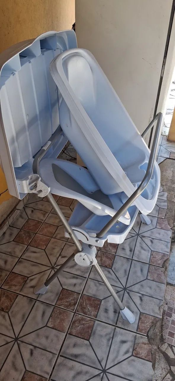 Vendo banheira completa de bebê 