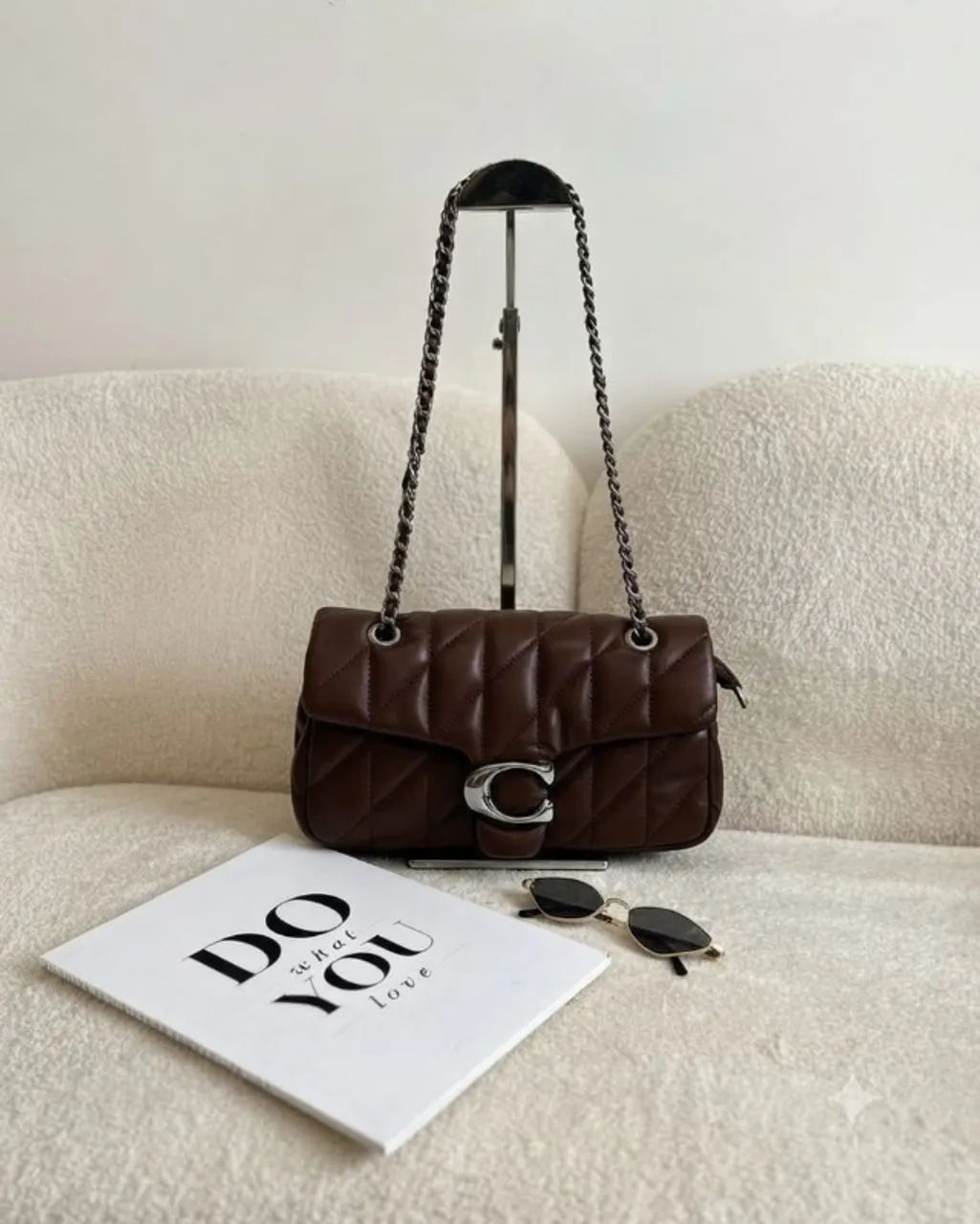 Bolsa Coach Quilted Tabby 26 Preto Couro Nappa Acolchoado e Ferragens Prateadas - Foto 3