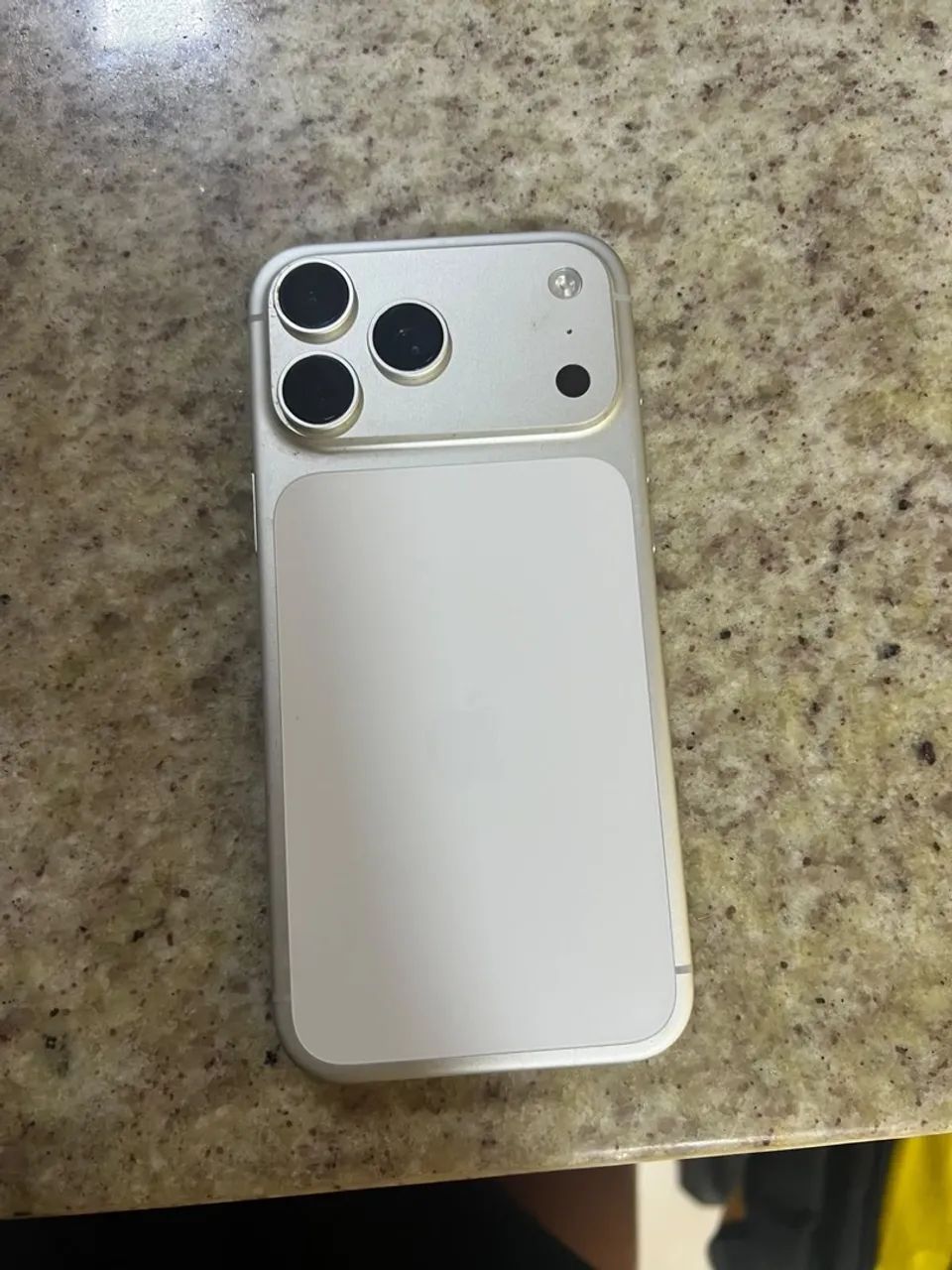 iPhone 17 pro max silver 5800R$