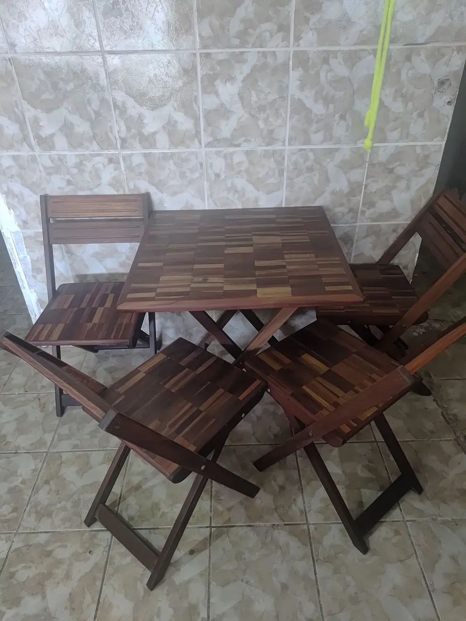 Mesa e cadeira 
