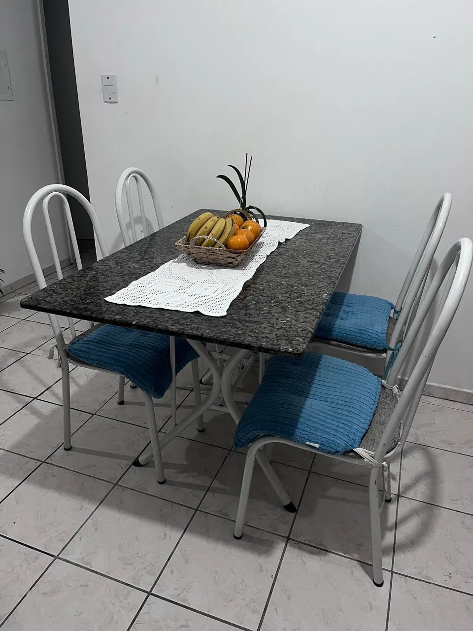 Mesa de Mármore + 4 cadeiras  - Foto 2