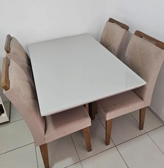 Mesa de jantar 4 cadeiras