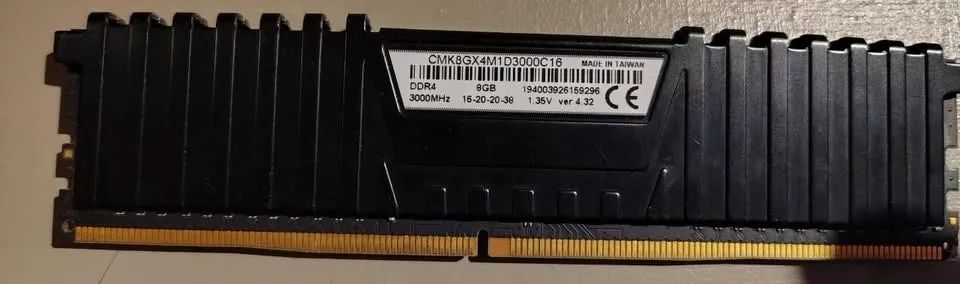 Memória DDR4 8GB - 3000Mhz - Corsair Vengeance - Memória RAM