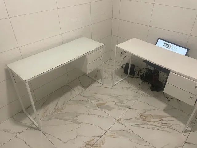 02 Mesas para Escritório na Cor Branca