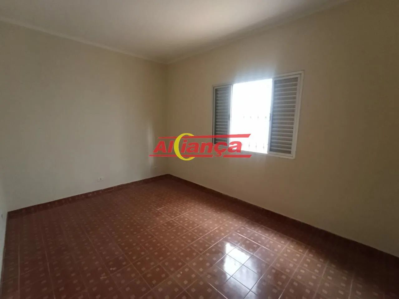Casa com 178m² à locação, 3 quartos sendo 1 suíte, 2 vagas no Jadim Santa Barbara - Guarul - Foto 9