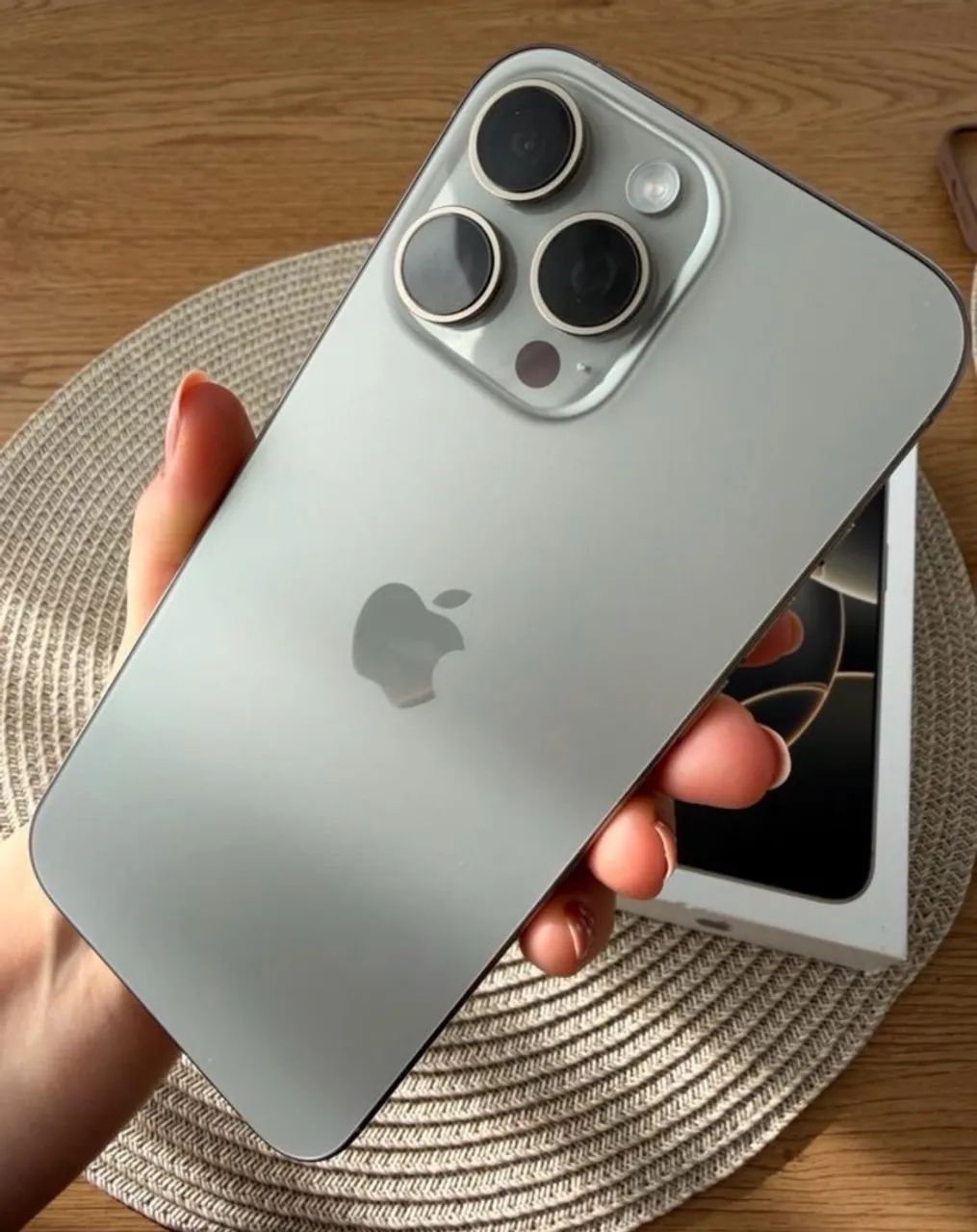 iPhone 16 Pro Max - Cinza Titânio Natural 