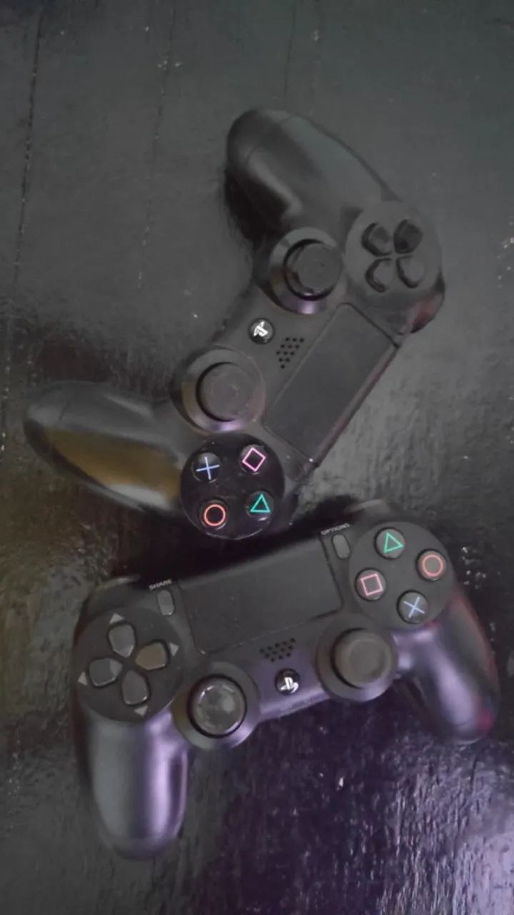 2 controles originais de PS4 (DualShock 4) com defeito.