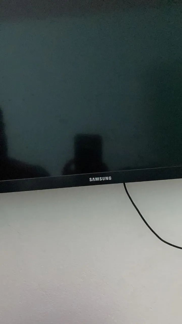 Televisão Samsung 40 com o led estragado , para arrumar  ou retirar peças 