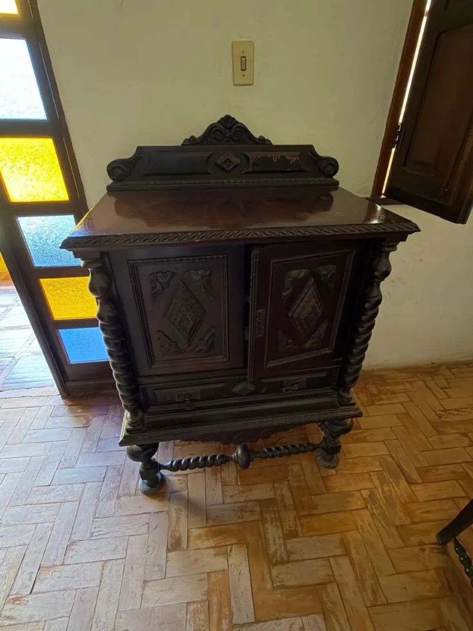 Mesa e aparadores de madeira antiga - Foto 4