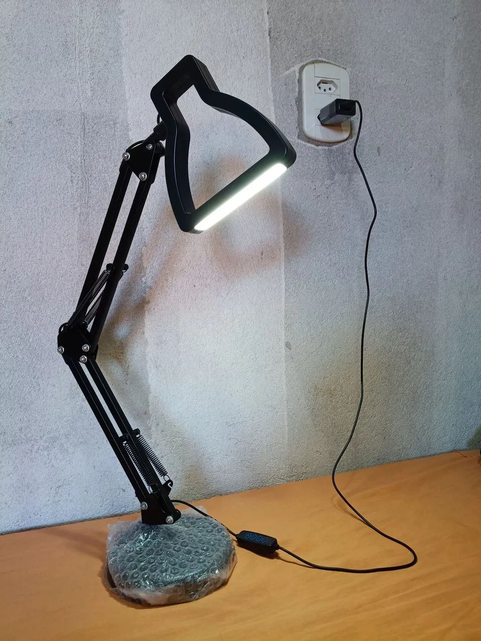 Luminária LED de mesa - Foto 2