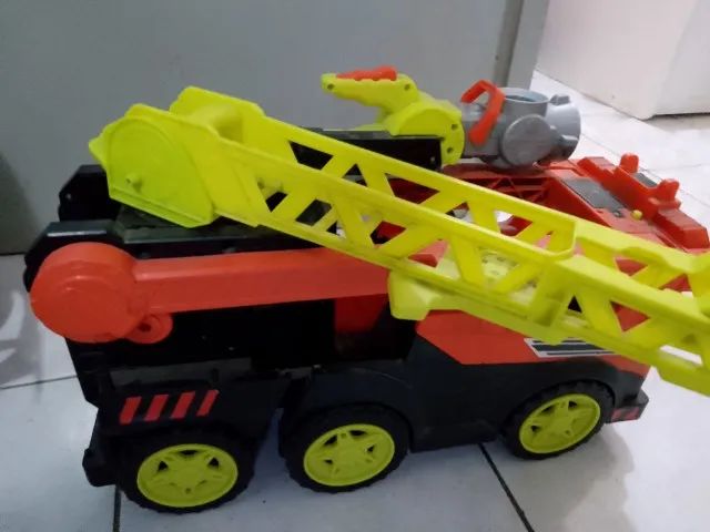 Bomba tanque bombeiro marca playskool - Foto 2