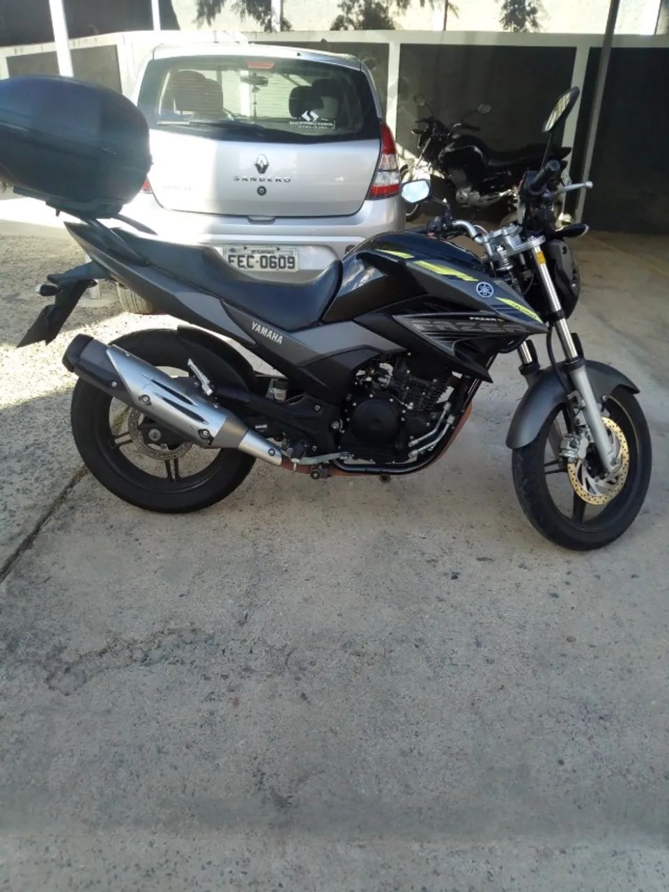 moto segundo dono, bem conservada