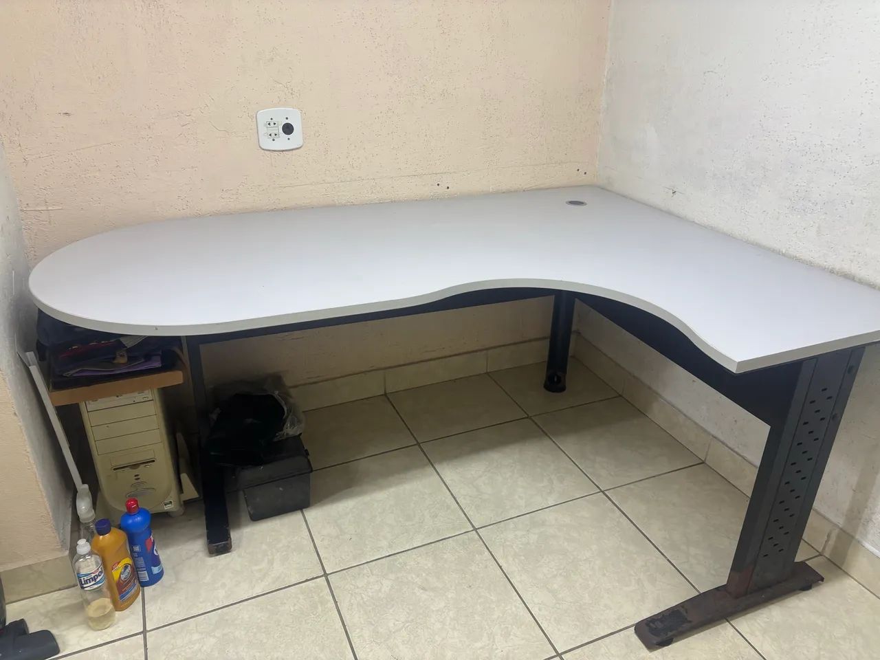 Mesa e L para escritório cinza  - Foto 2