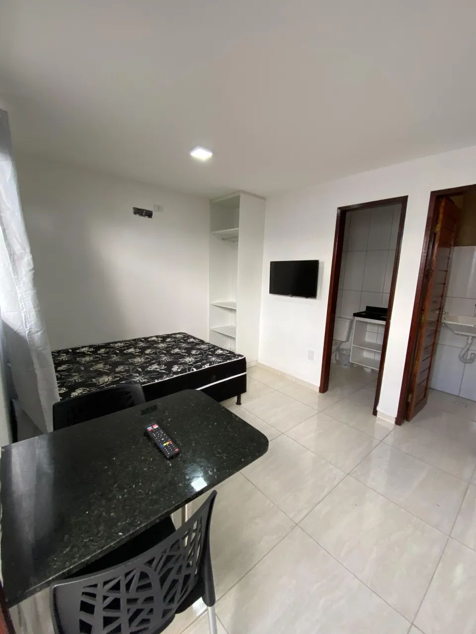 Kitnet mobiliado, incluso água, energia e internet - Foto 4