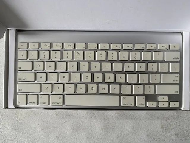 Teclado Apple Wireless Keyboard A1314 Bluetooth (Pilhas) - Com Defeito, para Peças - Foto 4