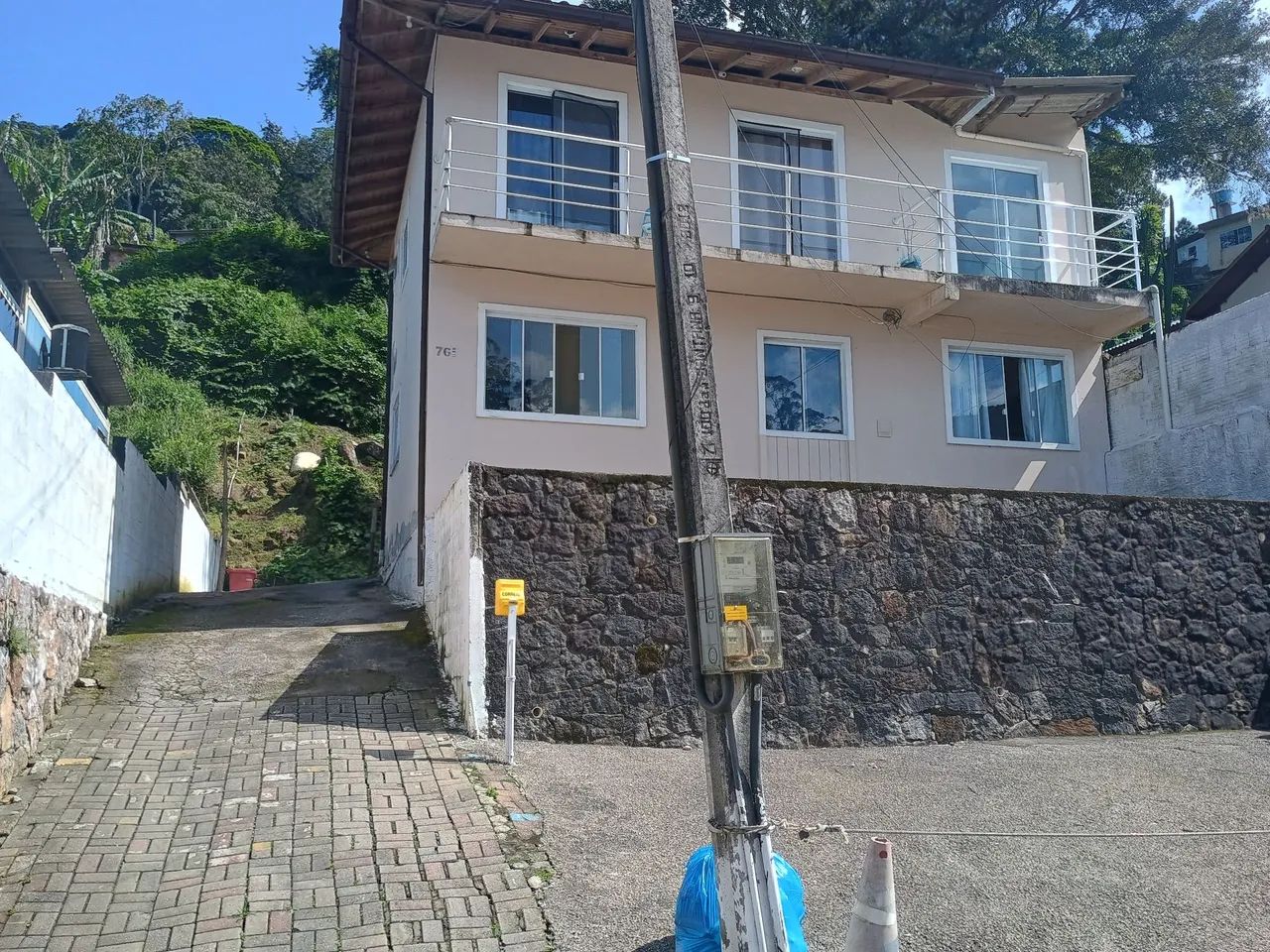 Alugo AP mobiliado Máximo 2 pessoas
