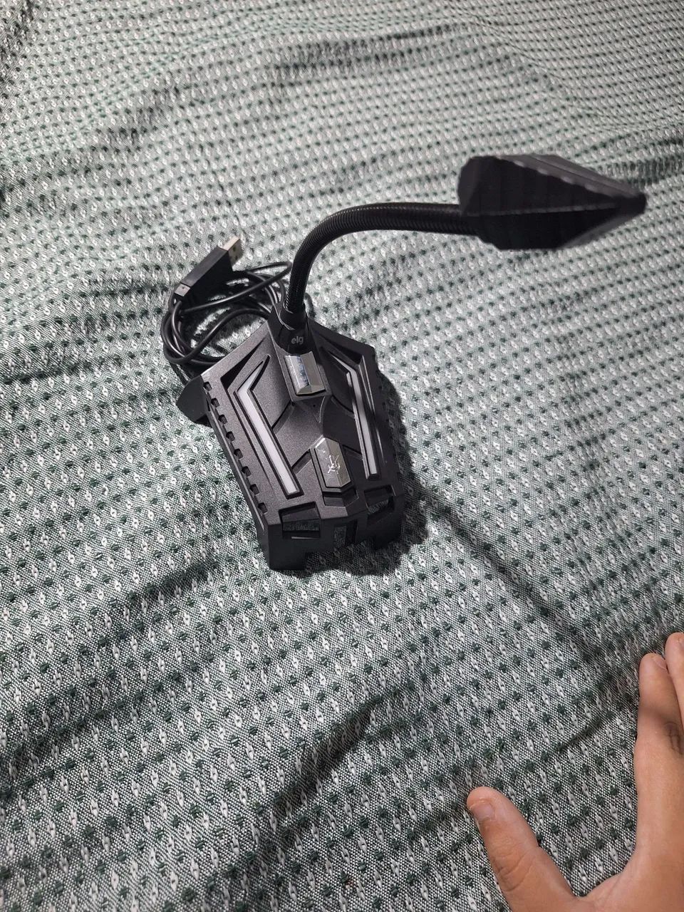 Microfone Gamer ELG USB - Haste Flexível e Base Estável - Foto 2