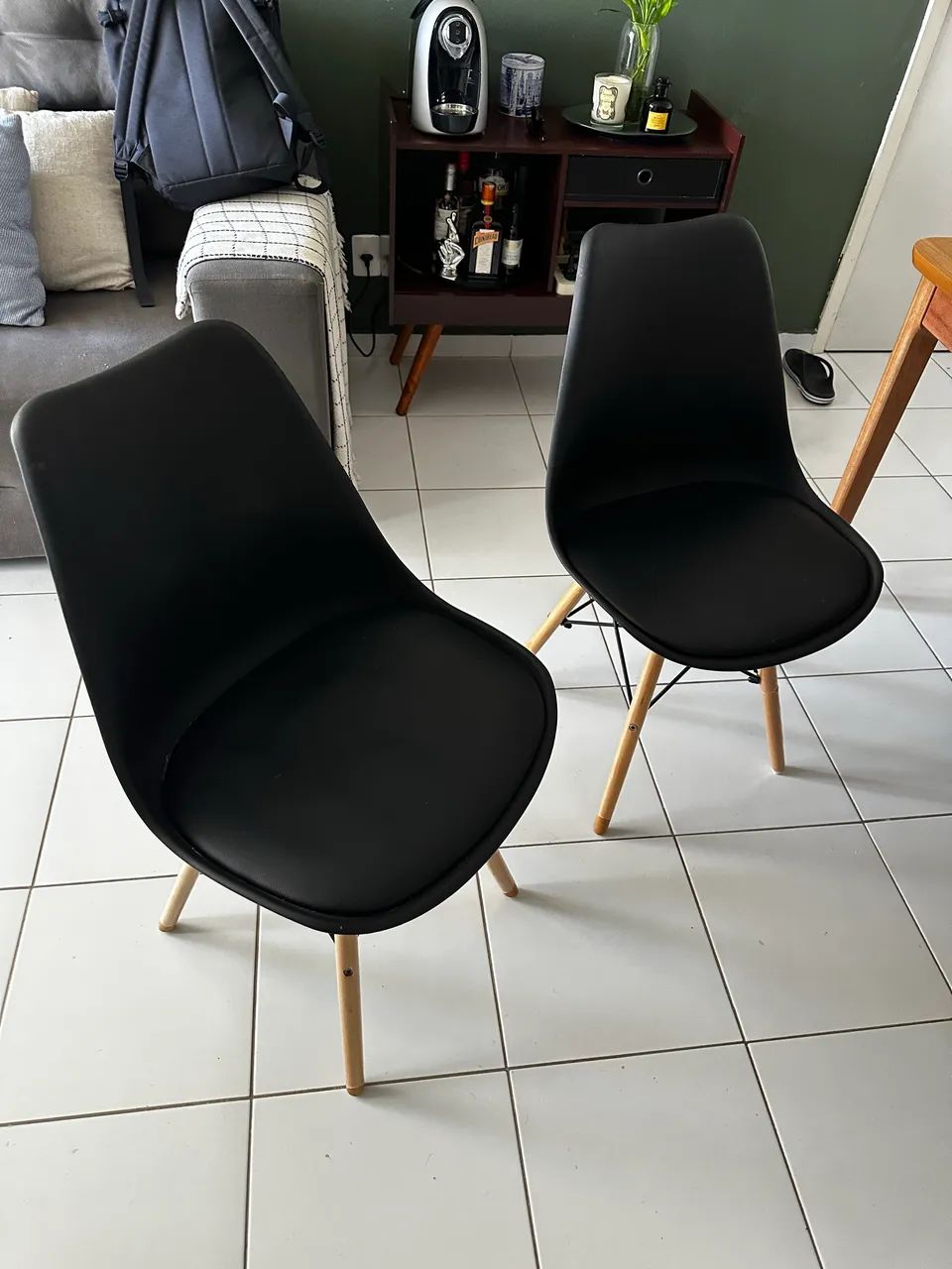 4 cadeiras novas  